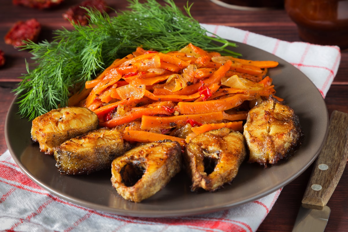 Saladă cu proteine și legume proaspete